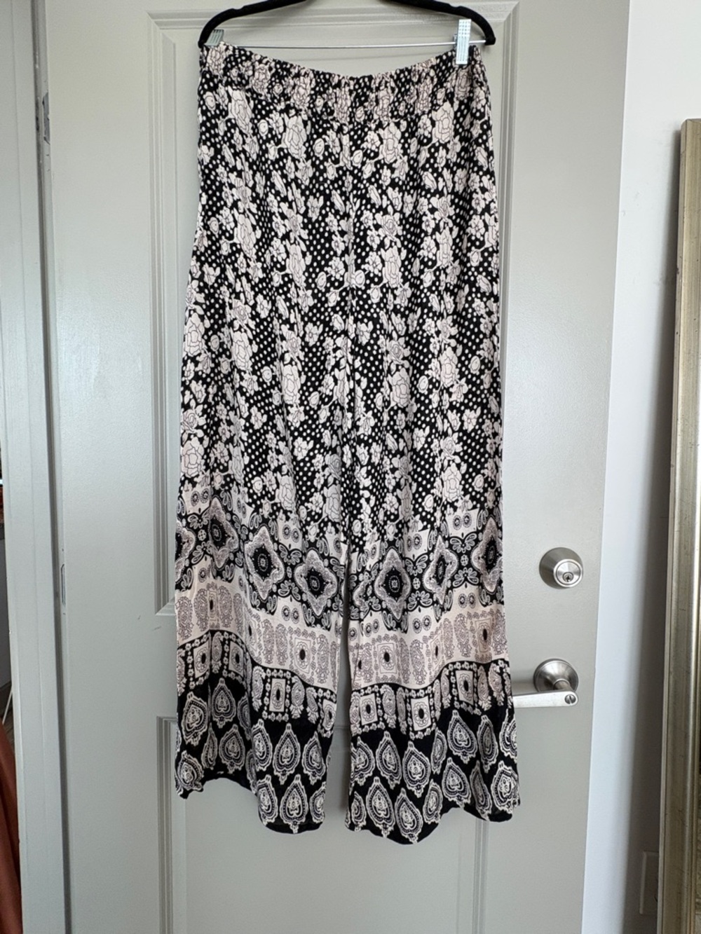 True Destiny Paisley Wide Leg Pants Sz L Black White Boho Rayon